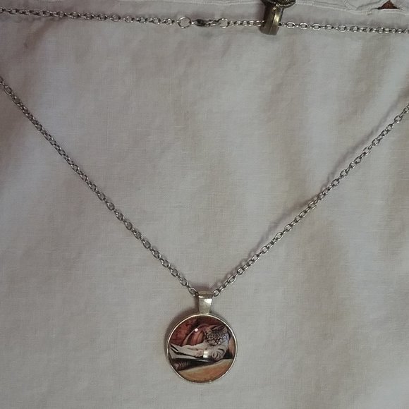 Cute Cat Reading Book picture Necklace - Picture 2 of 3